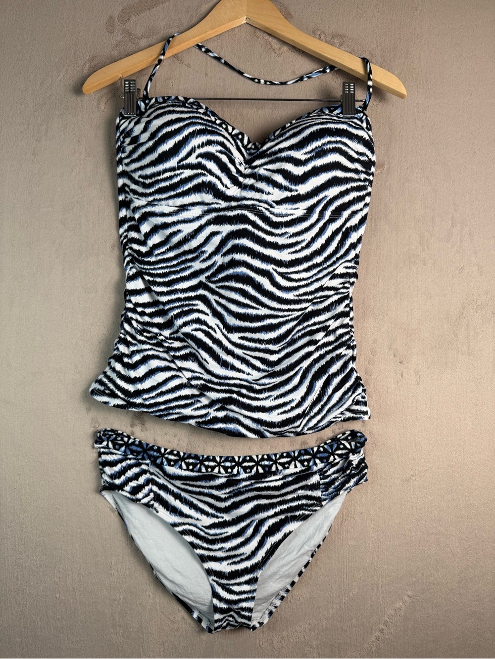Tommy Bahama Zebra Print Tankini Swimsuit Set Ruched Women’s Size L 2 Piece